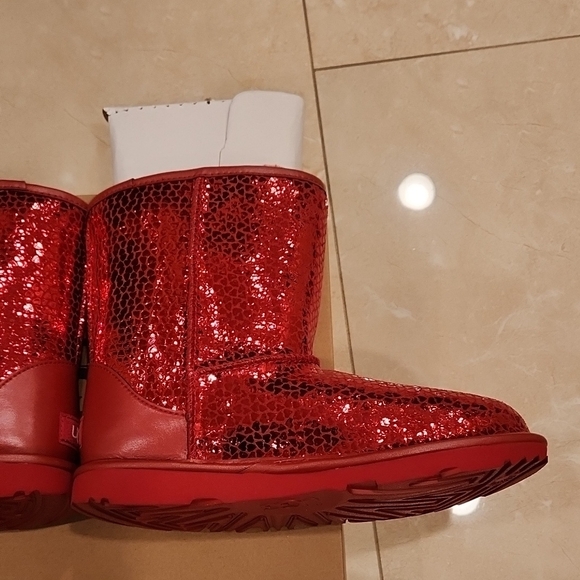 UGG Red HEARTS Sequined Boots. NEW! Metallic, Shiny. - Picture 11 of 16